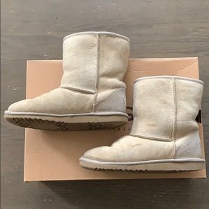 Classic short UGGs in Sand (kids 5 or women’s 6)